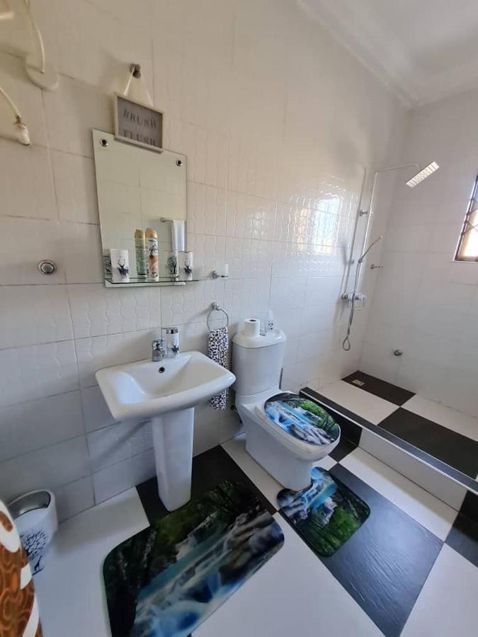 Nesta Barron -Home Away From Home North Legon Exterior foto