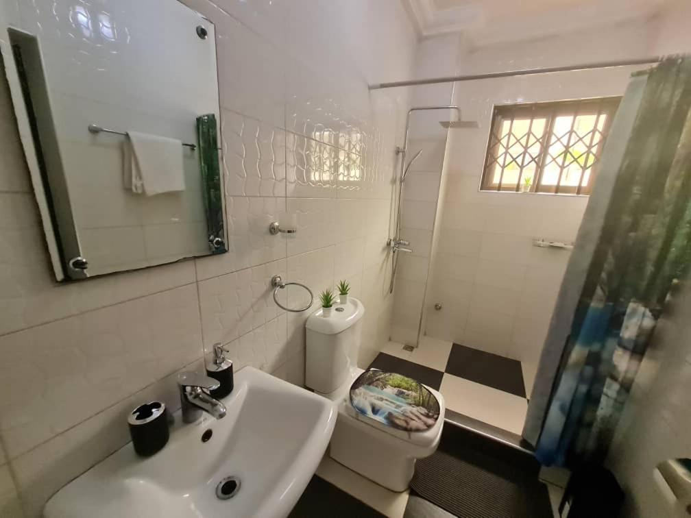 Nesta Barron -Home Away From Home North Legon Zimmer foto